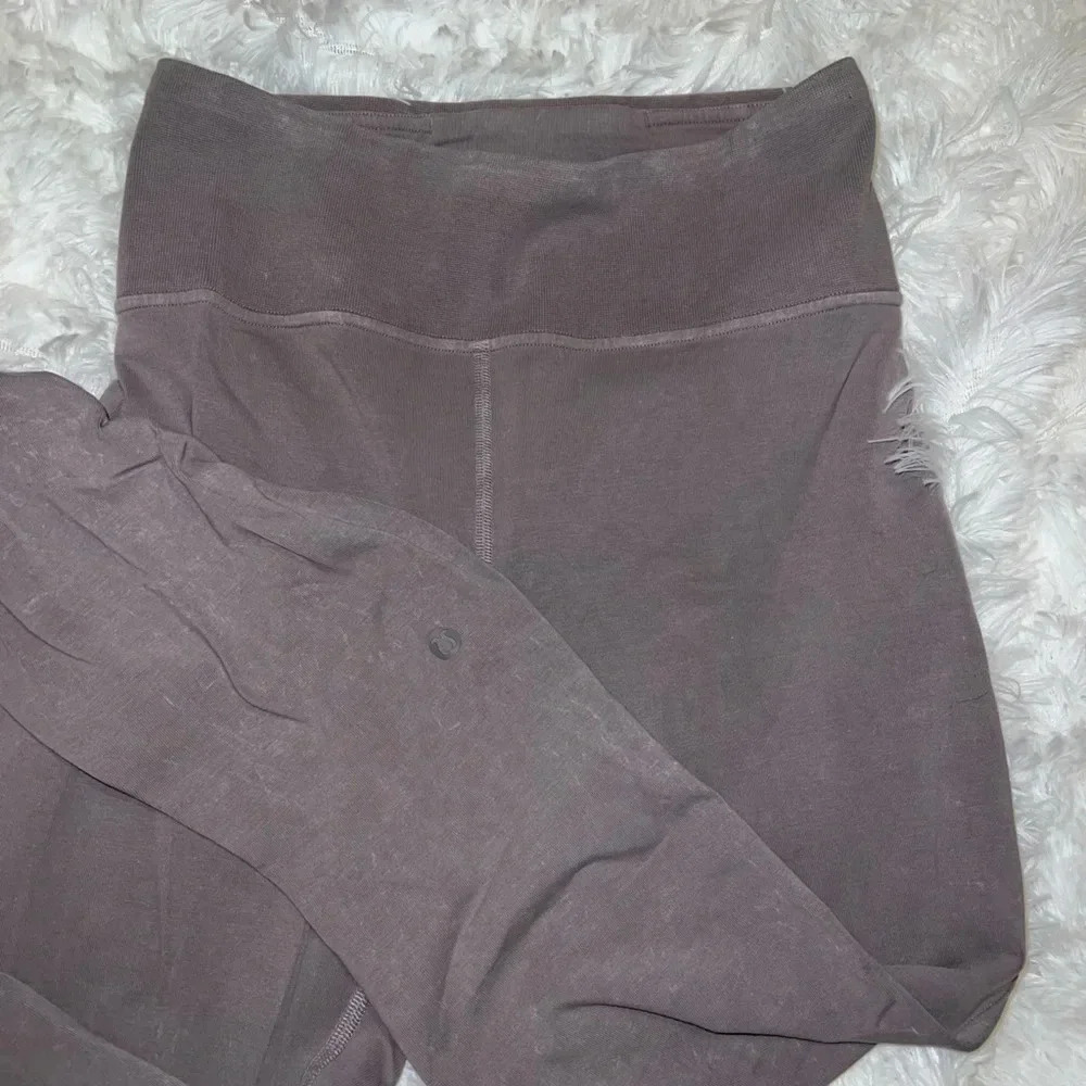 Lululemon Inner Glow Tight 28" Washed Half Moon size 6